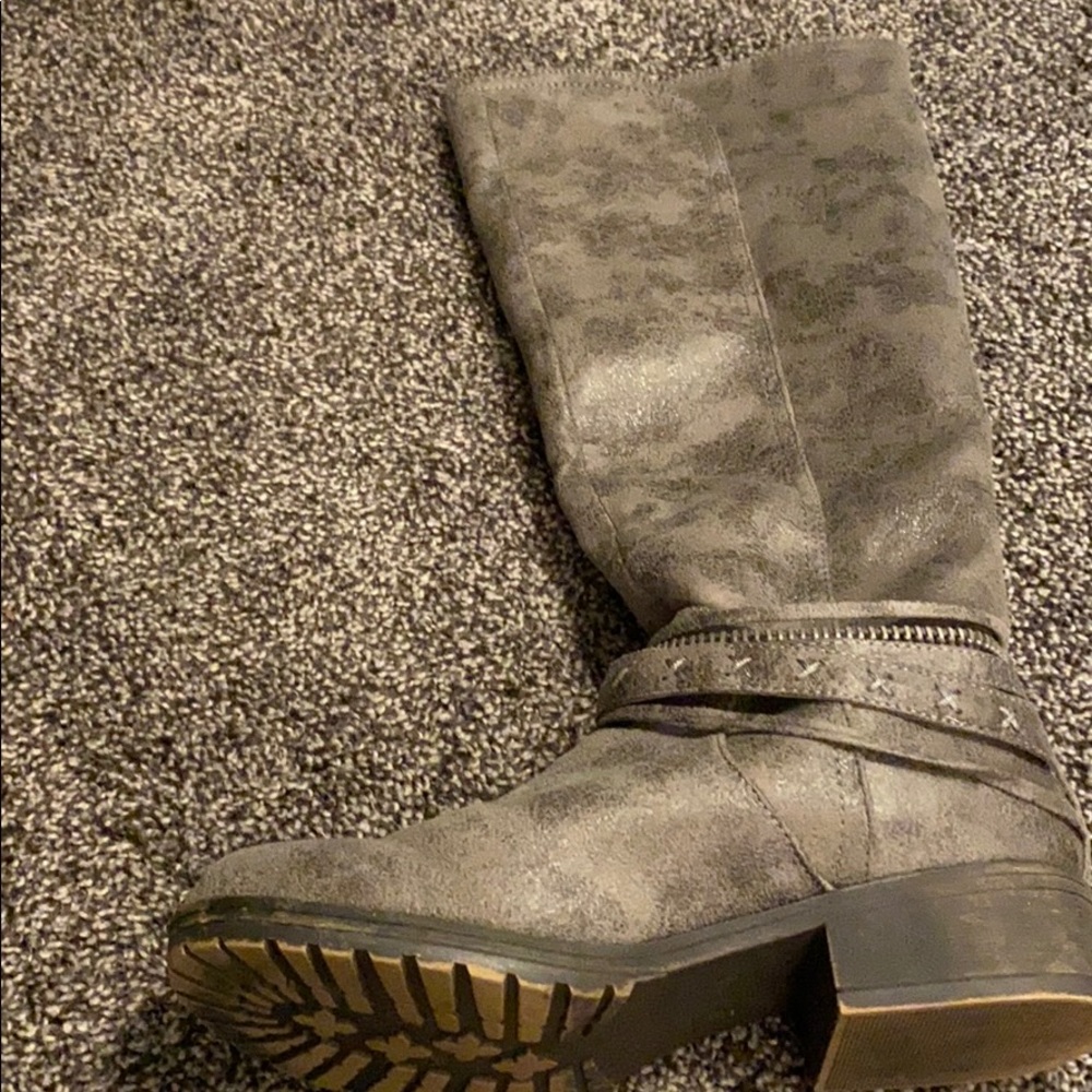 Grey zip-up boots